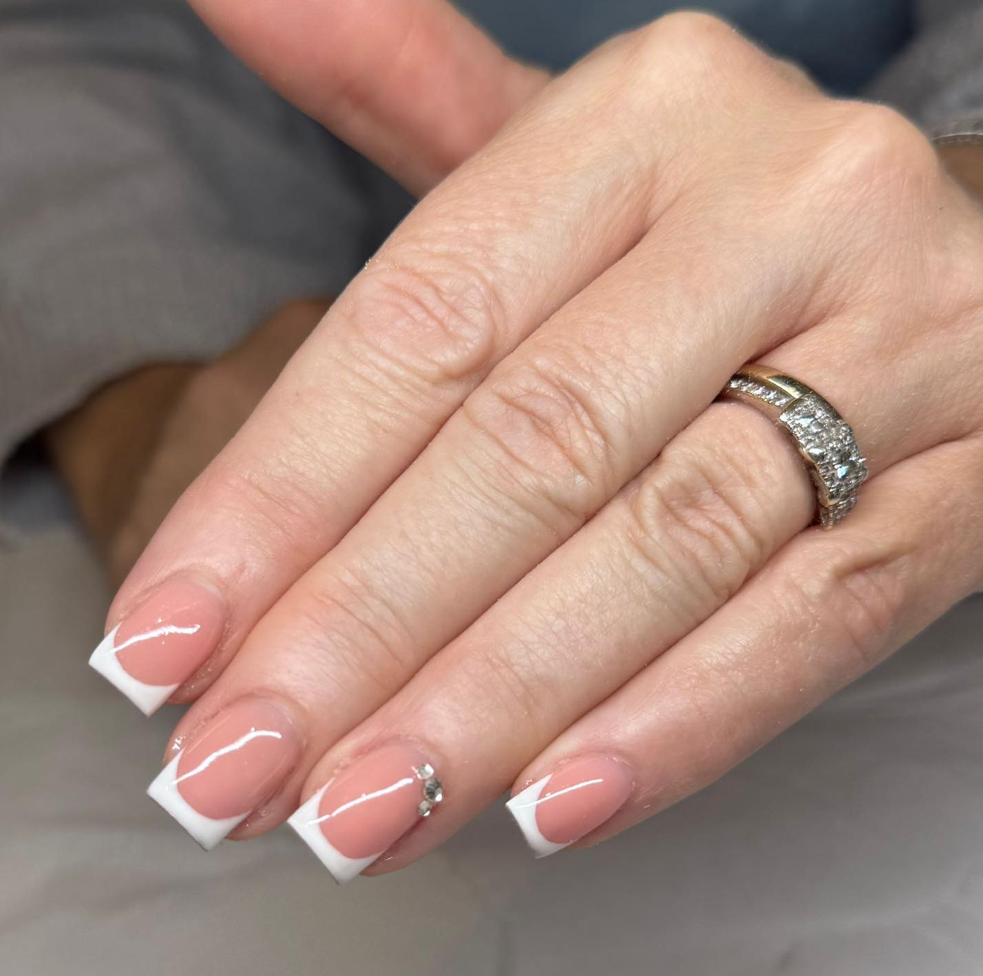 French manicure at Chic